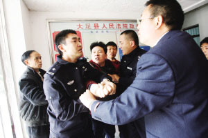 父母因雙胞胎男嬰接連死亡向醫(yī)院索賠45萬(wàn)(圖)